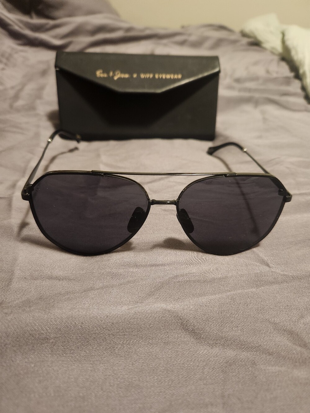 Diff Black Aviators
